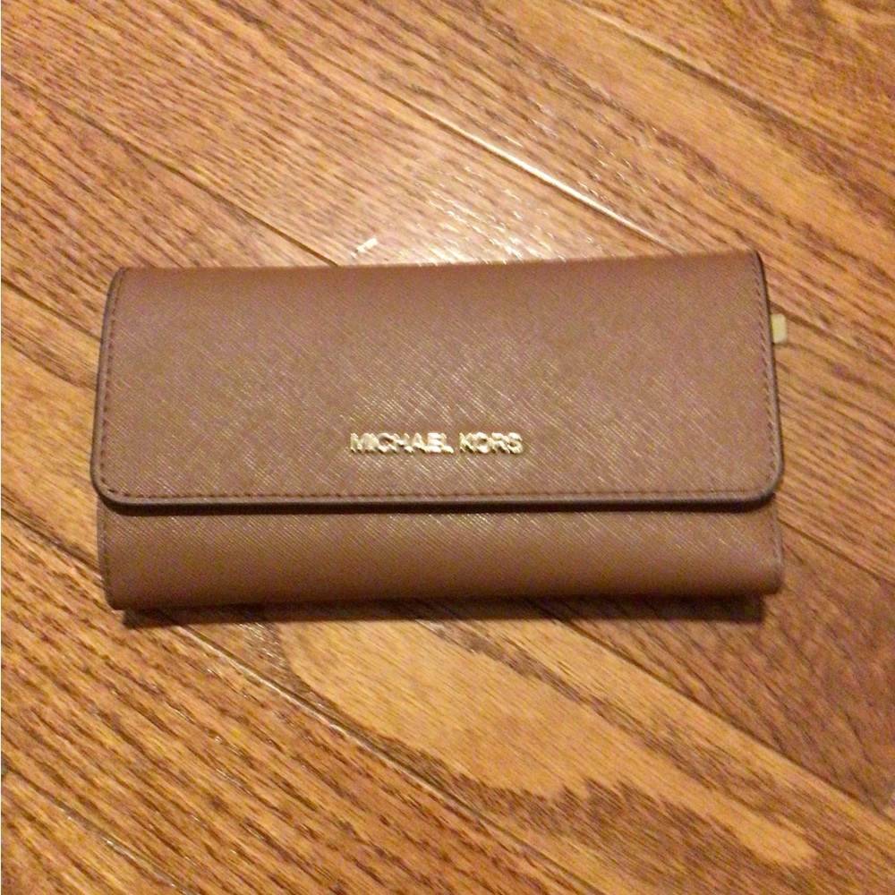 Michael Kors Jet Set Travel Tri-Fold Wallet